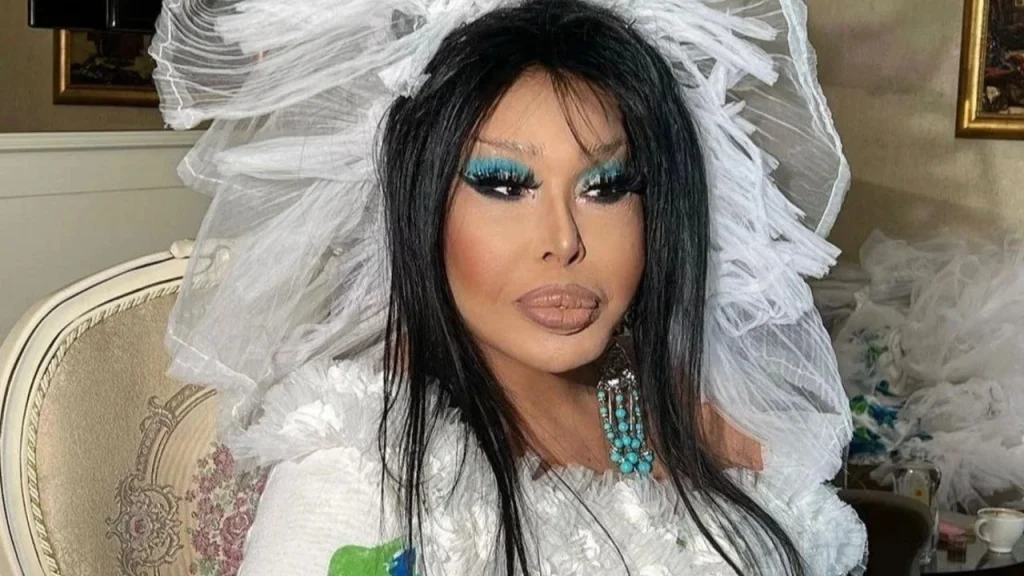 Bülent Ersoy, annesinin mezarını ziyaret ederek duygusal bir paylaşım yaptı ve vasiyetini açıkladı!