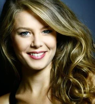 Anne Oluyor! Burcu Biricik’in Doğacak Kızının İsmi Ne Olacak?