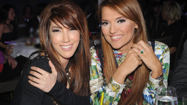 Demet ve Hande Barıştı! Sahnede Duygu Seli!