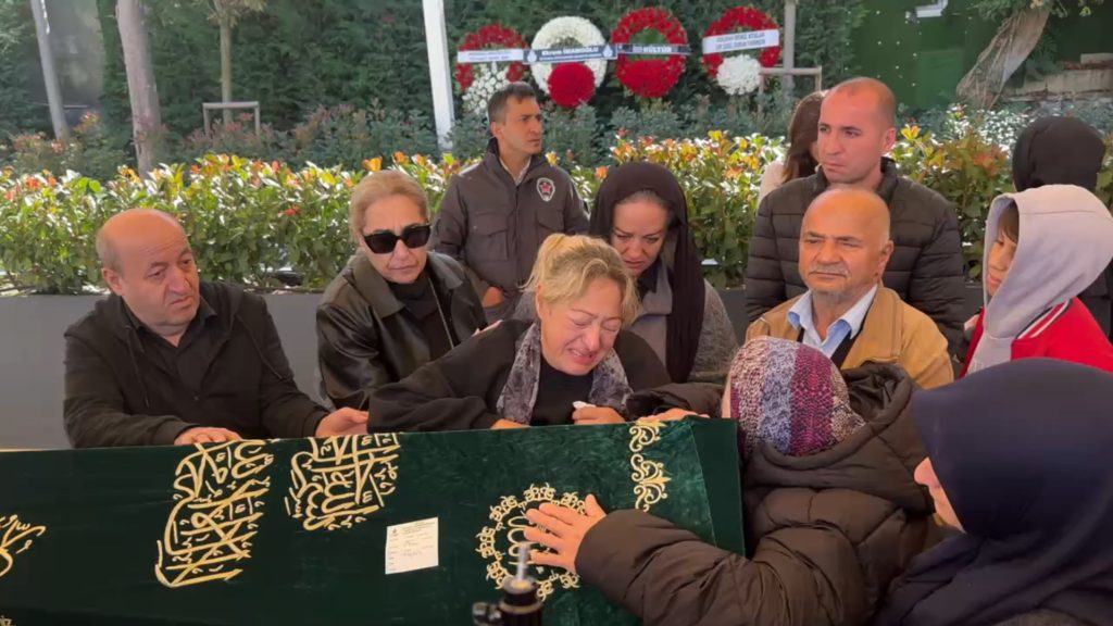 Oyuncu Vural Çelik son yolculuğuna uğurlandı