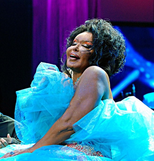 Bülent Ersoy’dan Dans Şov! Sahnede Kurtlarını Döktü