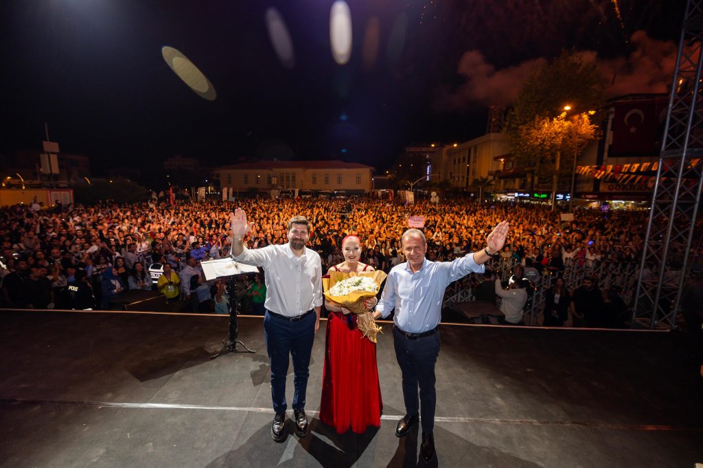 Candan Erçetin Tarsus Festivali’nde 50 Bin Kişiye Unutulmaz Bir Gece Yaşattı