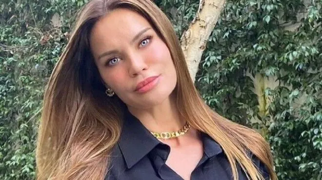 Ebru Şallı, Oğlu Beren ve Müstakbel Gelinini Evinde Ağırladı!