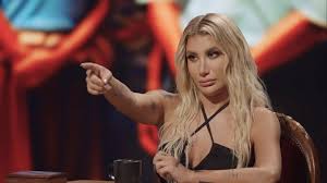 İrem Derici: “Sevgililerimi Google’dan Silmek İsterdim”