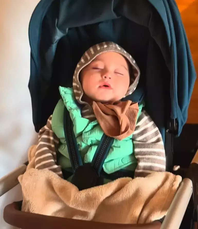 Ünlü Oyuncu Oğlunun Yüzünü İlk Kez Gösterdi