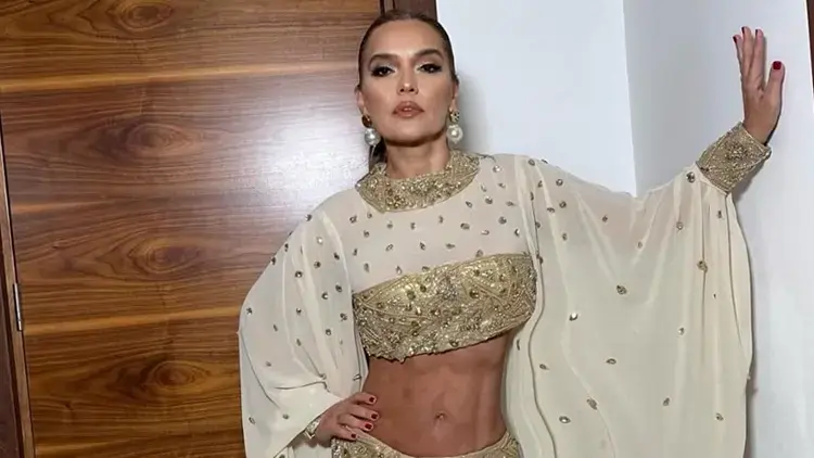 Demet Akalın’dan Genç Futbolcuya Tam Destek