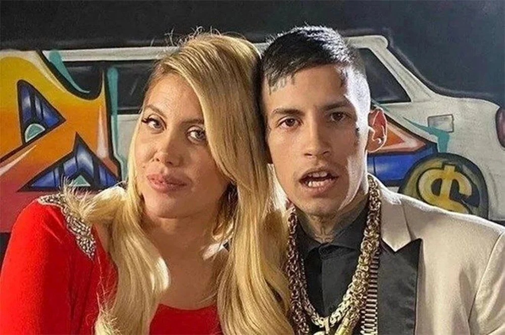 Wanda Nara’dan Çılgın Doğum Günü! Genç Sevgilisiyle Havuza Atladı!