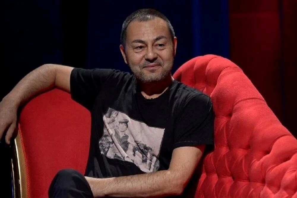 Serdar Ortaç’tan Hayranlarını Üzen Açıklamalar: “Sol Kolumu Kaybettim, Televizyona Veda Ediyorum!”