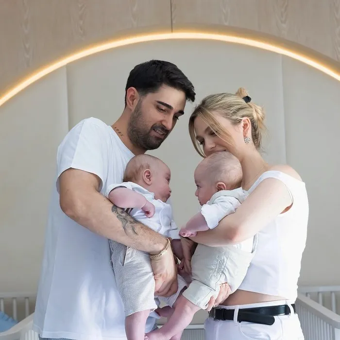 İdo Tatlıses ve Yasemin Şefkatli’nin İkizleriyle Yeni Paylaşımı Beğeni Yağmuruna Tutuldu!