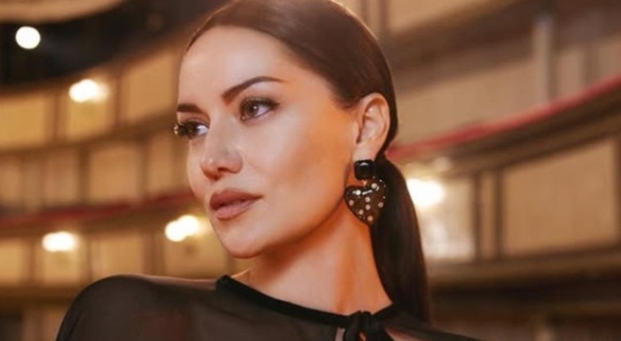 Fahriye Evcen’den Oğlu Karan’a Özel Pozlar!