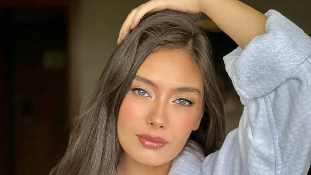 Neslihan Atagül’ün Abisiyle Benzerliği Şoke Etti!