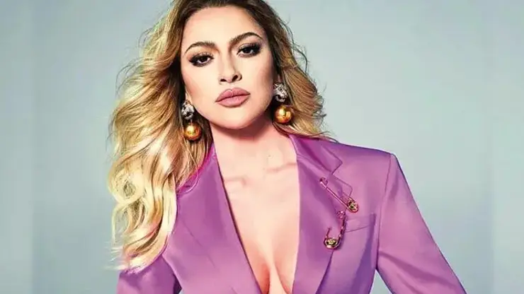 Hadise’den TSK’dan İhraç Edilen Teğmenlere Destek: “Atatürk’ün Mirasına Sahip Çıkmak Suç Değildir”