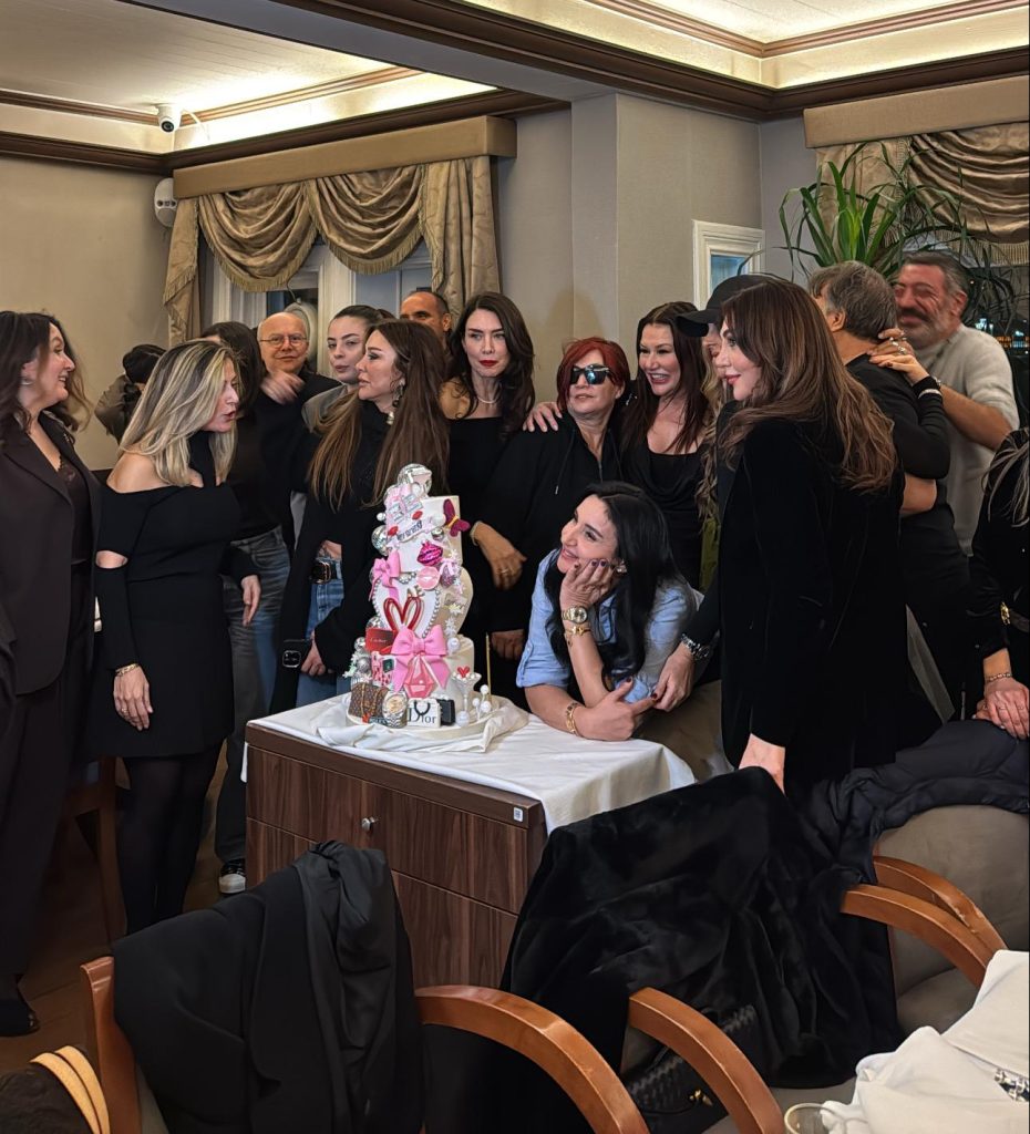 Ayşe Yıldız 44. Yaş Gününü Ünlü Dostlarıyla Kutladı!
