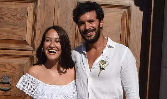 Gupse Özay ve Kızı Jan Asya Görüntülendi! Miniğin Annesine Benzerliğiyle Dikkat Çekti