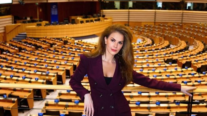 Tülin Şahin Avrupa Parlamentosu’na Giden İlk Türk Model Oldu!