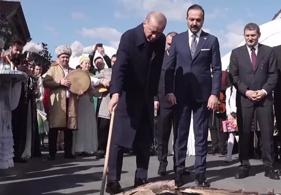 Cumhurbaşkanı Erdoğan, Nevruz Ateşini Yaktı