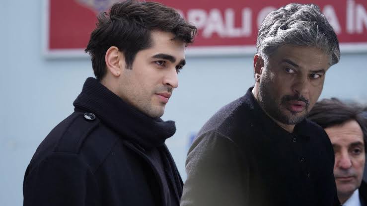 Yemin Töreninde Görüntülendi! Emre Altuğ Sürprizi Duygulandırdı