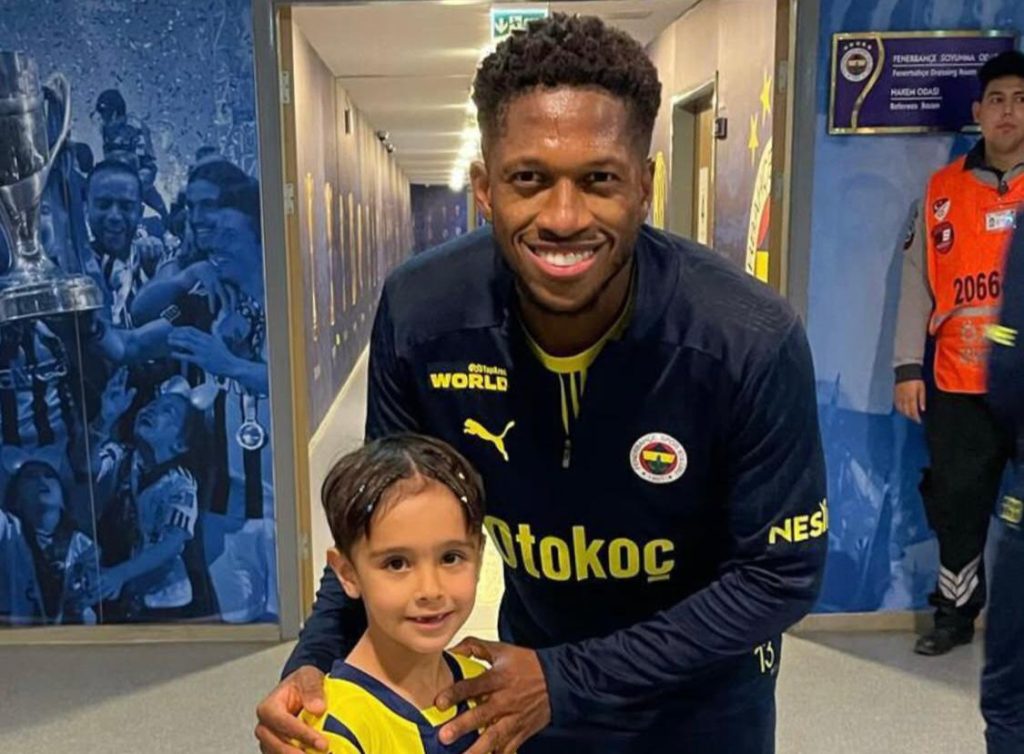 Fred İle Sahaya Geldi Talisca İle Poz Verdi! Ünlü İsmin Oğlu Olduğu Ortaya Çıktı