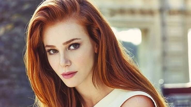 Elçin Sangu Bioxcin’in Yeni Marka Yüzü Oldu! Güzelliğiyle Göz Kamaştırdı, Açıklamalarıyla Dikkat Çekti