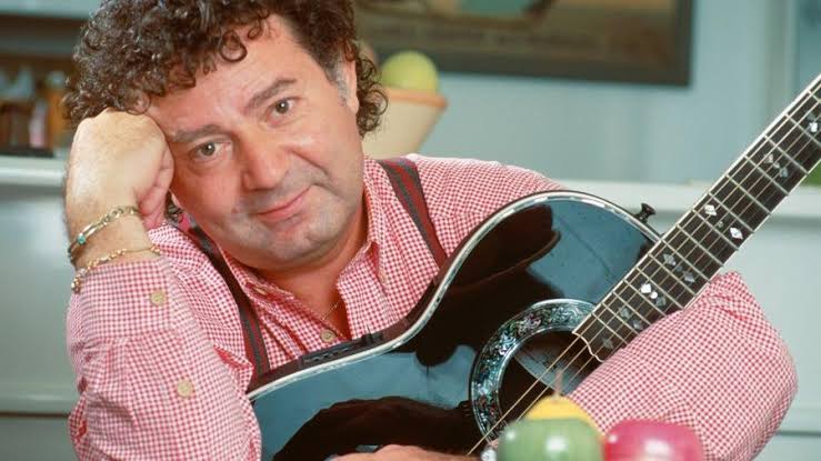 Kayahan Vefatının 10. Yılında AKM’de Anıldı: Ünlü İsimler Geceye Akın Etti!