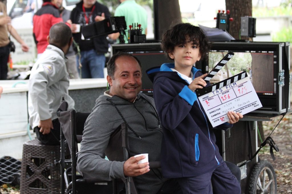 DİZİLER AİLE YAPISINI YIKIYOR MU?