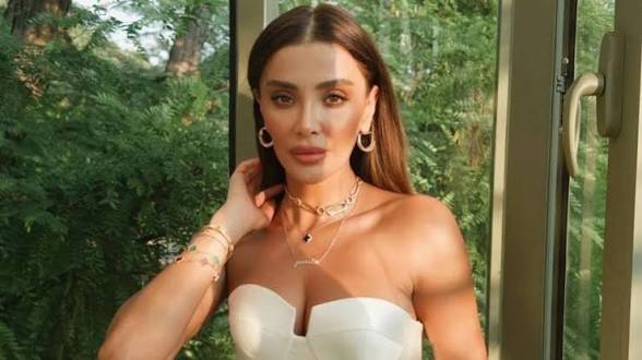 Özge Ulusoy Boynunda Servet Taşıdı